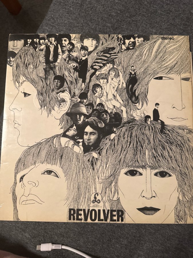 Revolver Stereo 1st